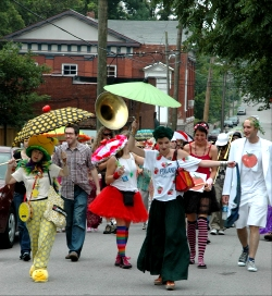Tomato Lovers Parade with Art Lovers in Nashville Tomato Fest - TomatoCasual.com