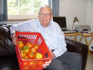 America's Oldest Blogger & His Tomato Garden